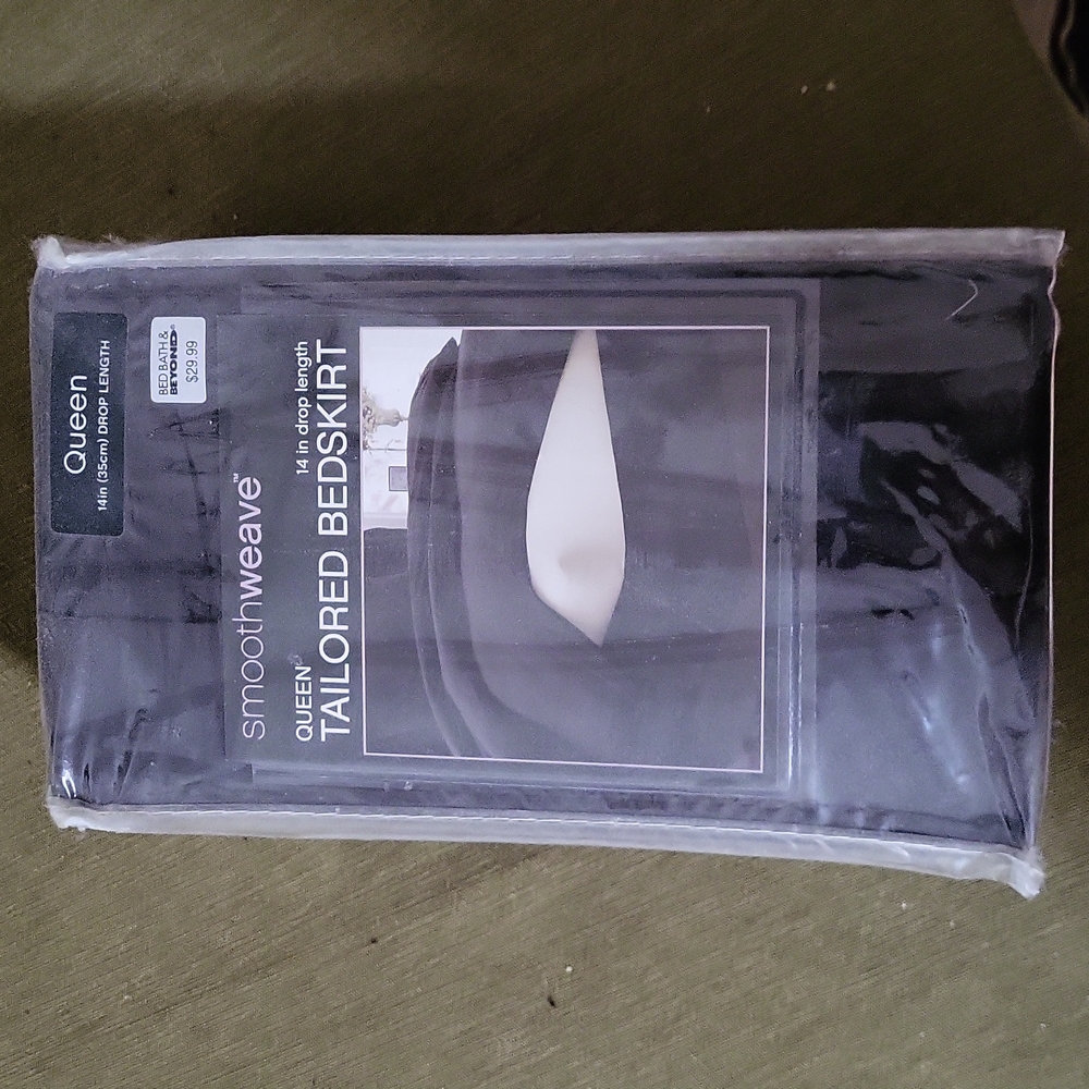 NWT Smoothweave Queen tailored bedskirt black